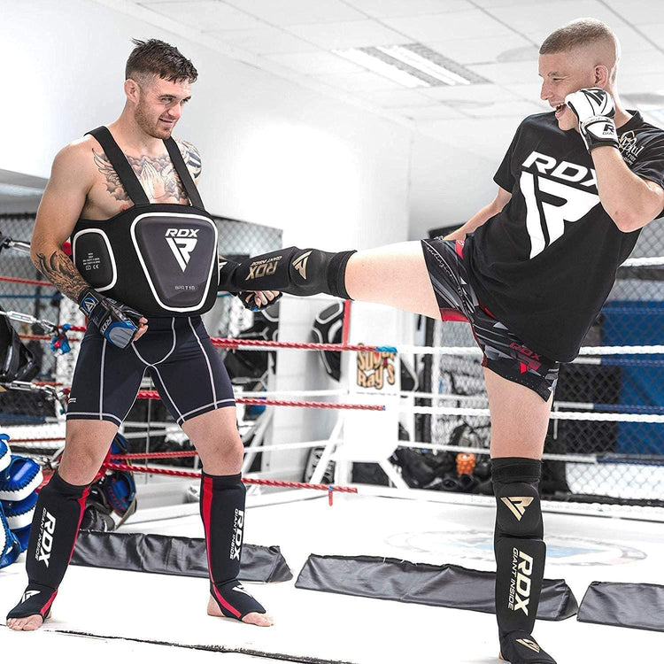 Coach-Ausrüstung – Kampfsport-Pratzen und Körperschutz für Trainer im Box- und Kicktraining