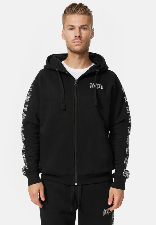 Schwarze Zip-Sweatjacke mit Kapuze, weißem Logo vorn und Schriftprint an den Ärmeln.
