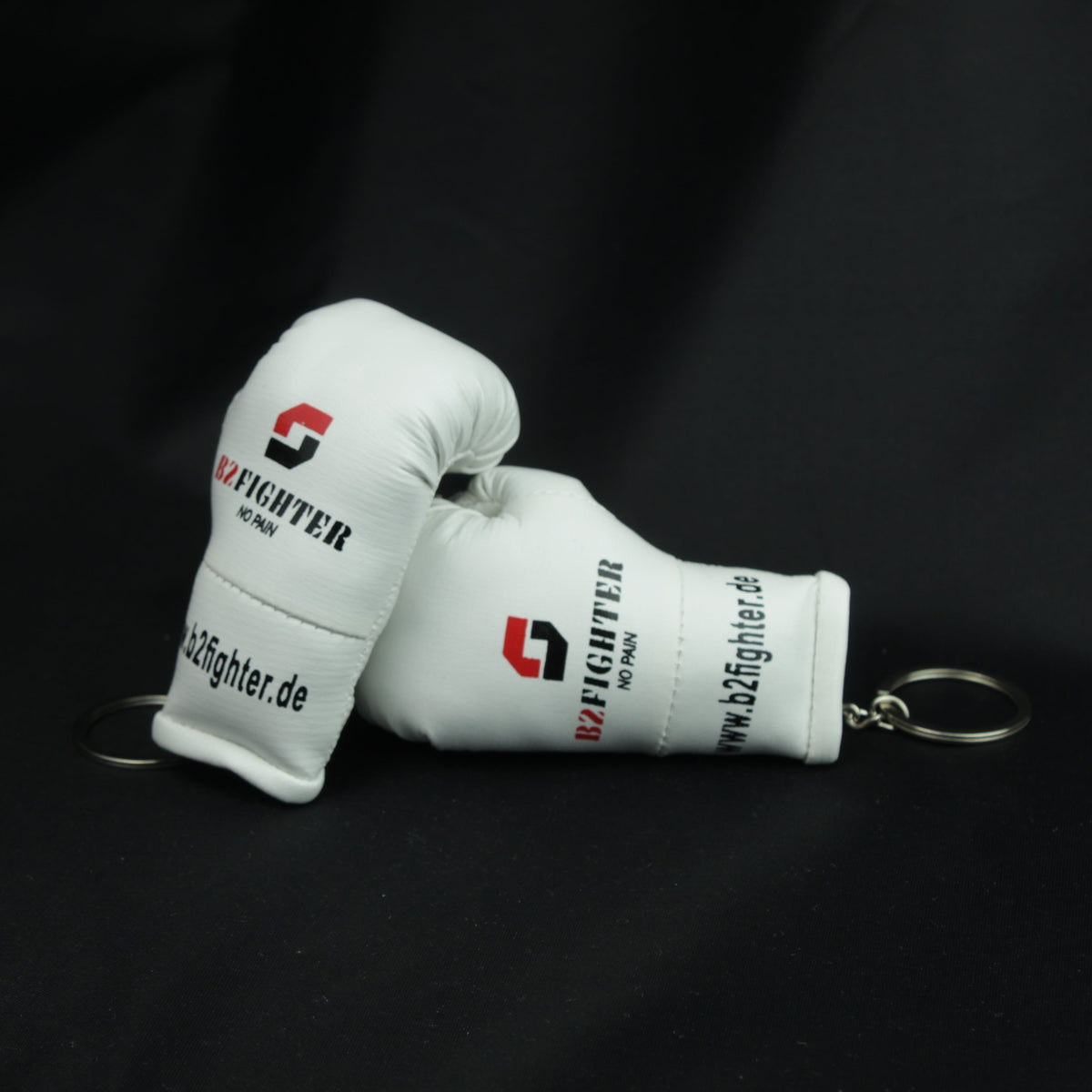Mini-Boxhandschuh-Schlüsselanhänger, weißer Handschuh mit Ring und Logo an der Seite
