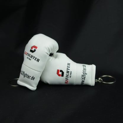 Mini-Boxhandschuh-Schlüsselanhänger, weißer Handschuh mit Ring und Logo an der Seite