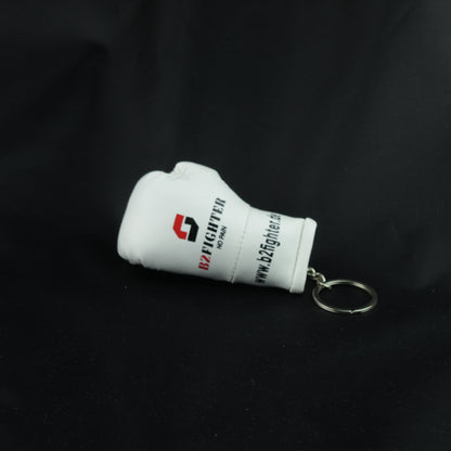 Mini-Boxhandschuh-Schlüsselanhänger, weißer Handschuh seitlich mit Ring
