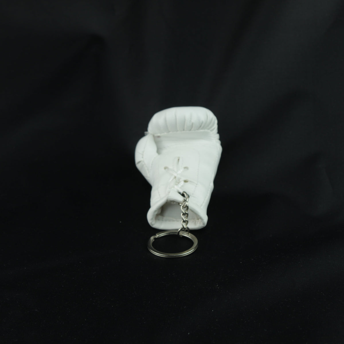 Mini-Boxhandschuh-Schlüsselanhänger, weißer Handschuh mit Kordelring am Verschluss